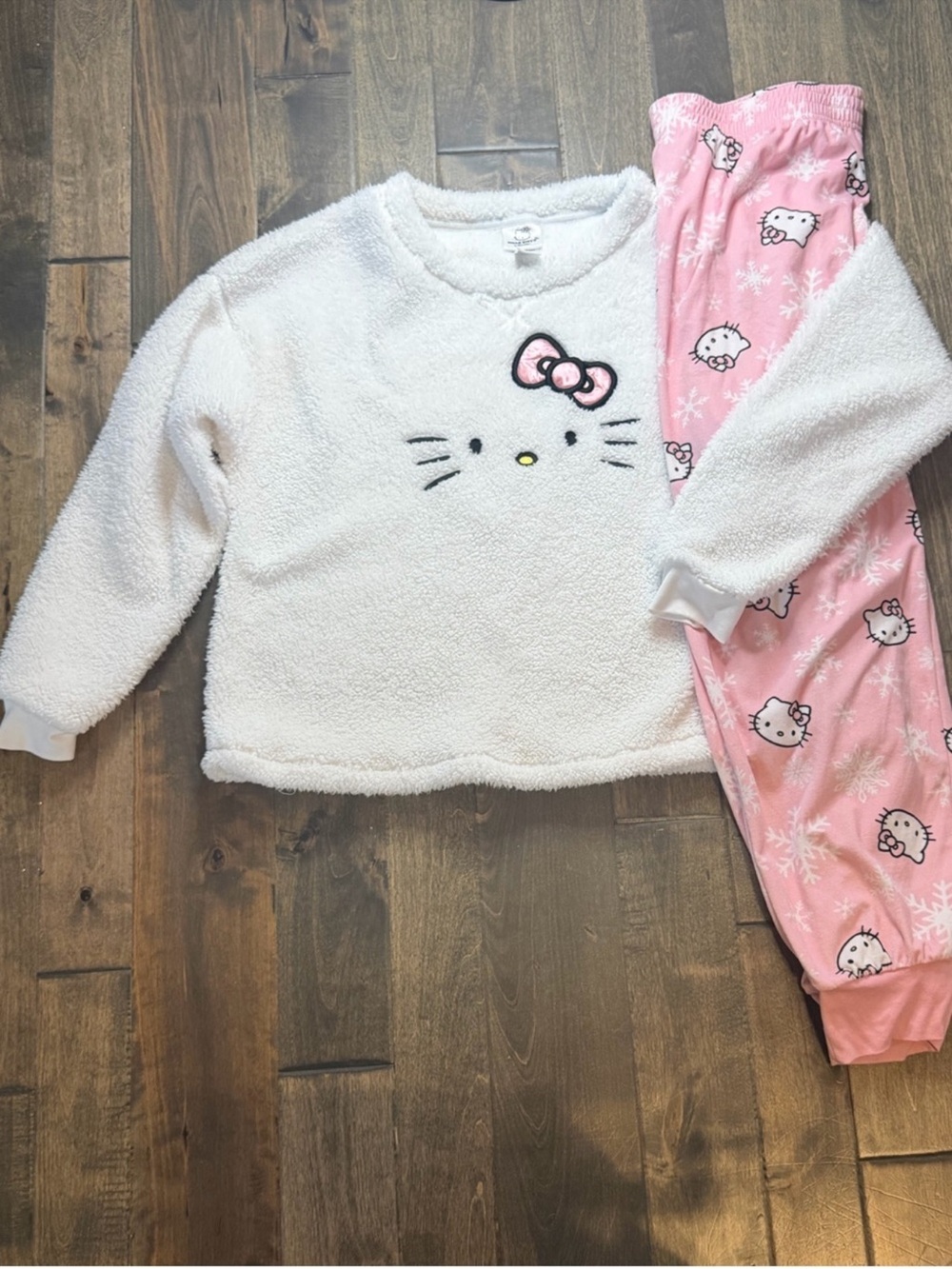 Hello Kitty Sanrio Plush Fleece Pajama Set Women’s XL Pink White Winter PJs - Picture 10 of 10